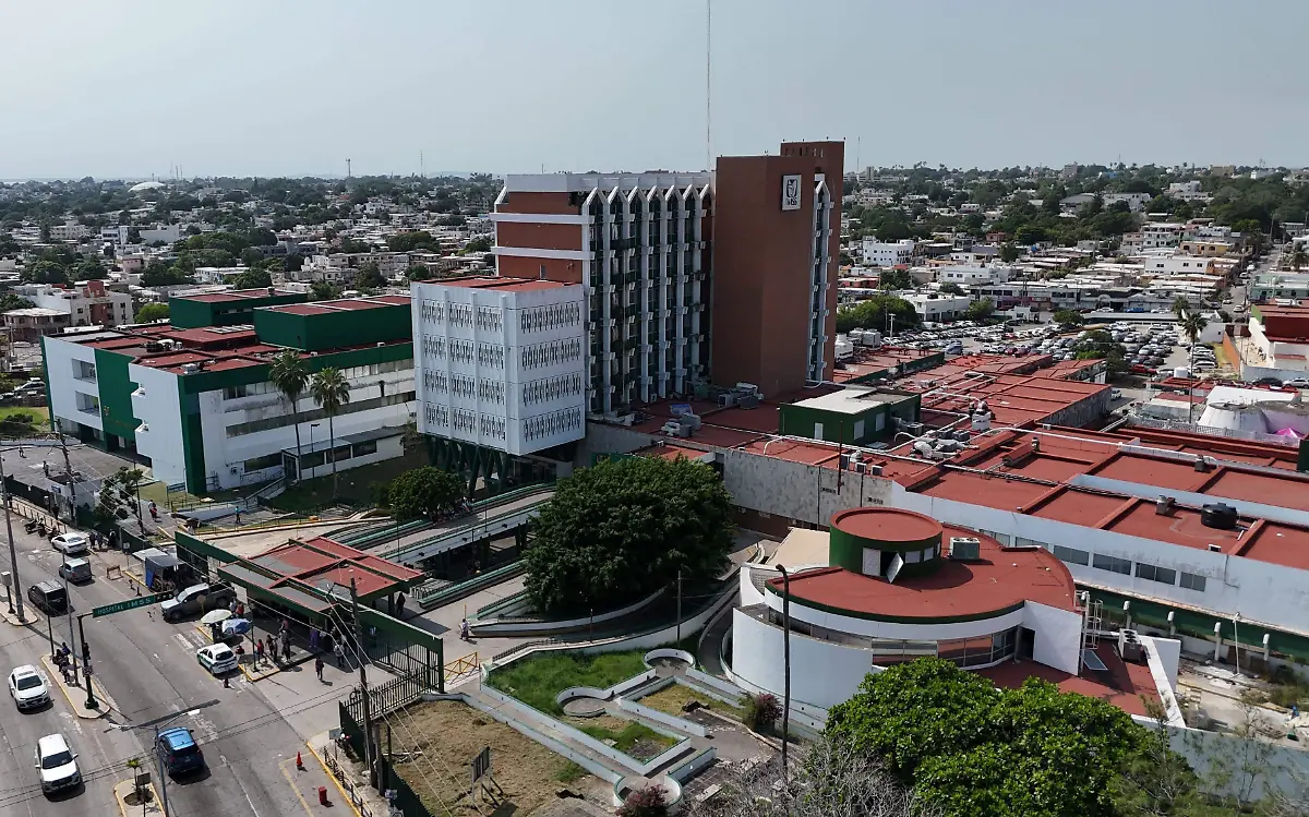 Melanie, estudiante de Enfermería, es dada de alta del hospital del IMSS de Ciudad Madero Vladimir Meza